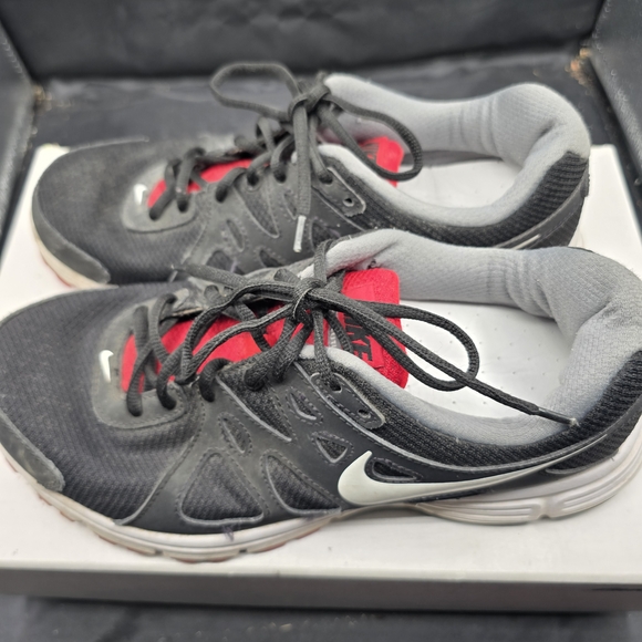 Nike Black and‎ Red Athletic Sneakers main image 7